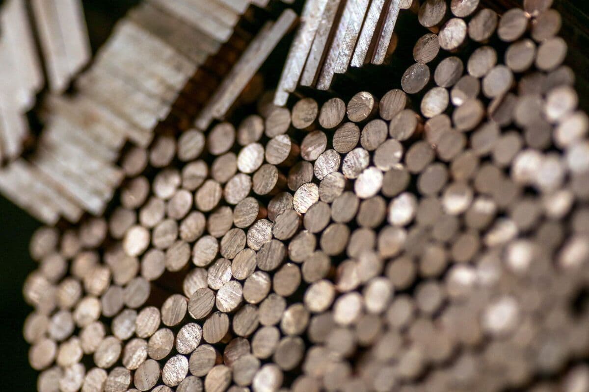 Fluctuations in the Dollar Drive the Rise of Steel: Will It Affect the Technological Revolution?