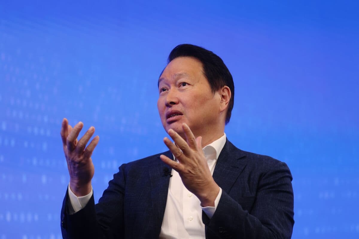 SK Chairman’s ‘Much, Much Bigger’ US Investment Plan: Economic Strategy Shift?