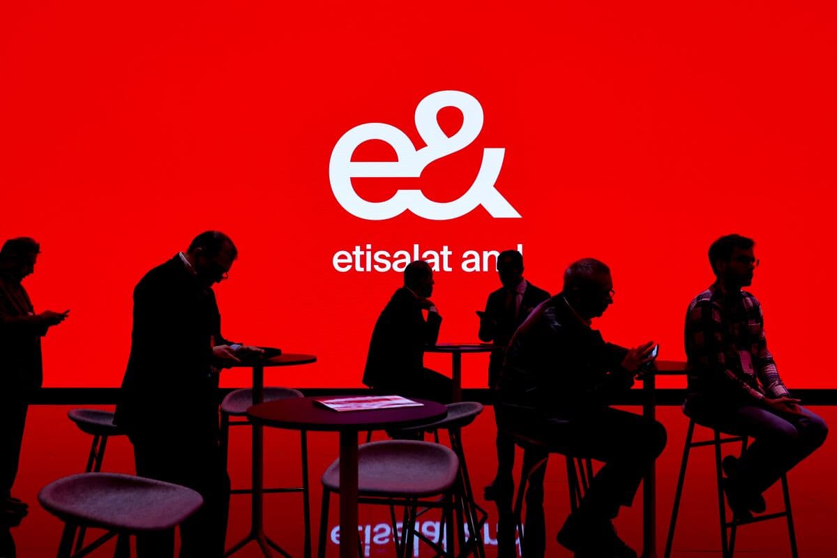 Emirates Tel to Sell Vodafone Stake in $6 Billion Deal