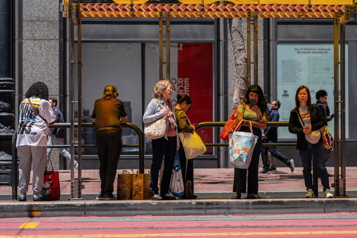 US CPI Falls for First Time Since 2020, Easing Pressure on Fed