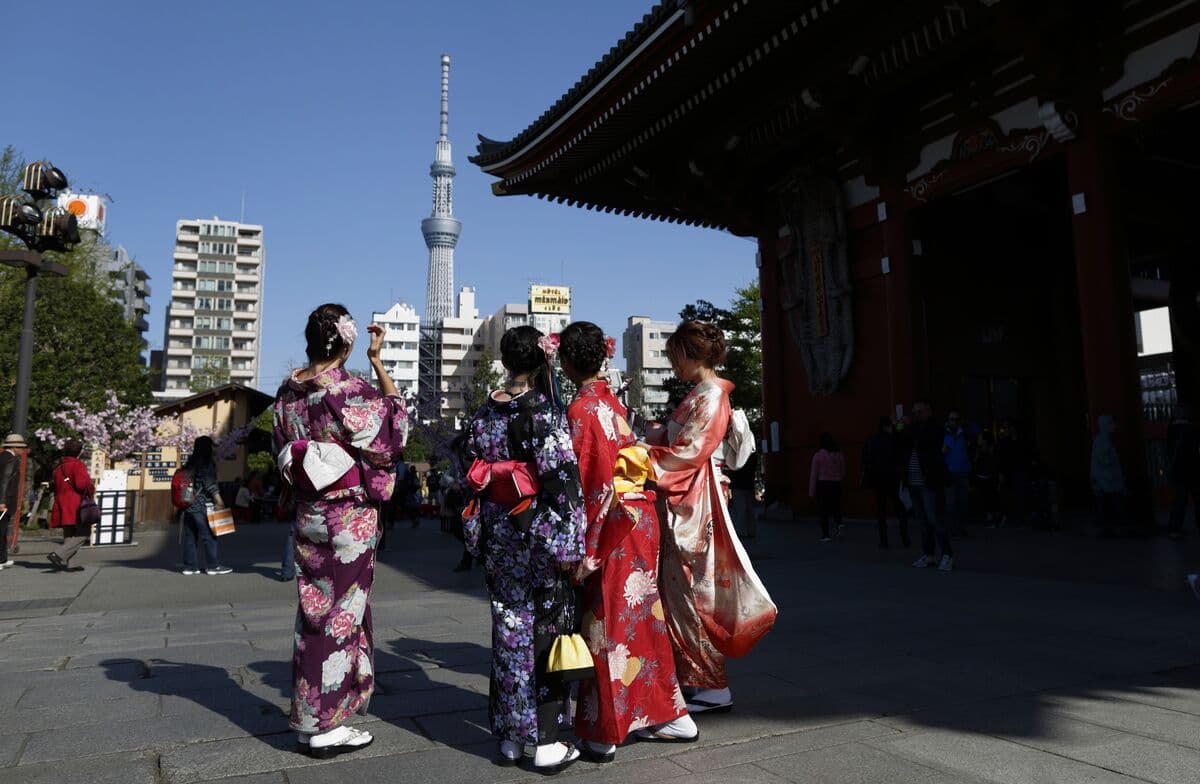 Foreign Traders Execute Largest Japanese Bond Sale in 3 Years