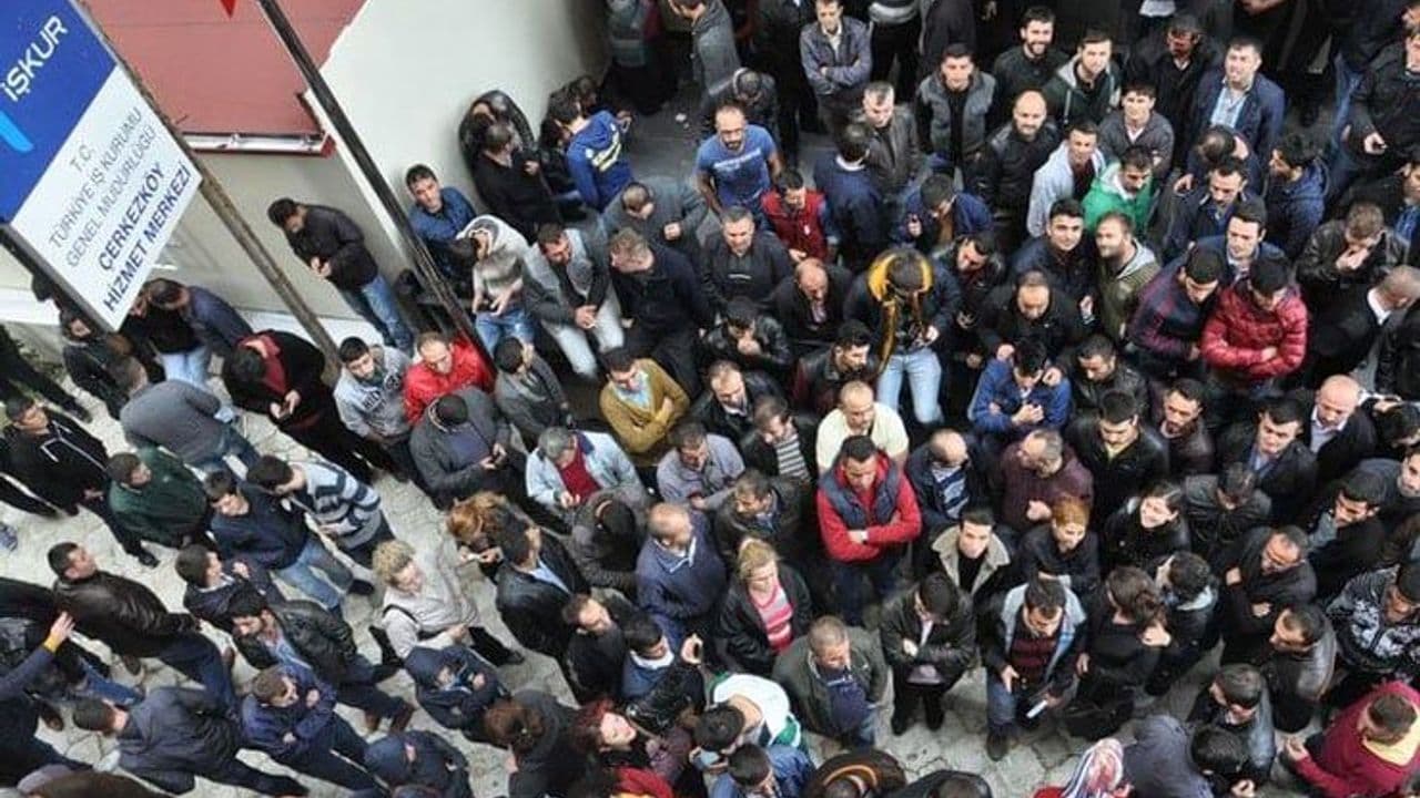 İşkur’ün Çarpıcı Çelişkisi: İş Arayanlar %3,9 Artarken Açık Pozisyonlar %7,9 Azaldı
