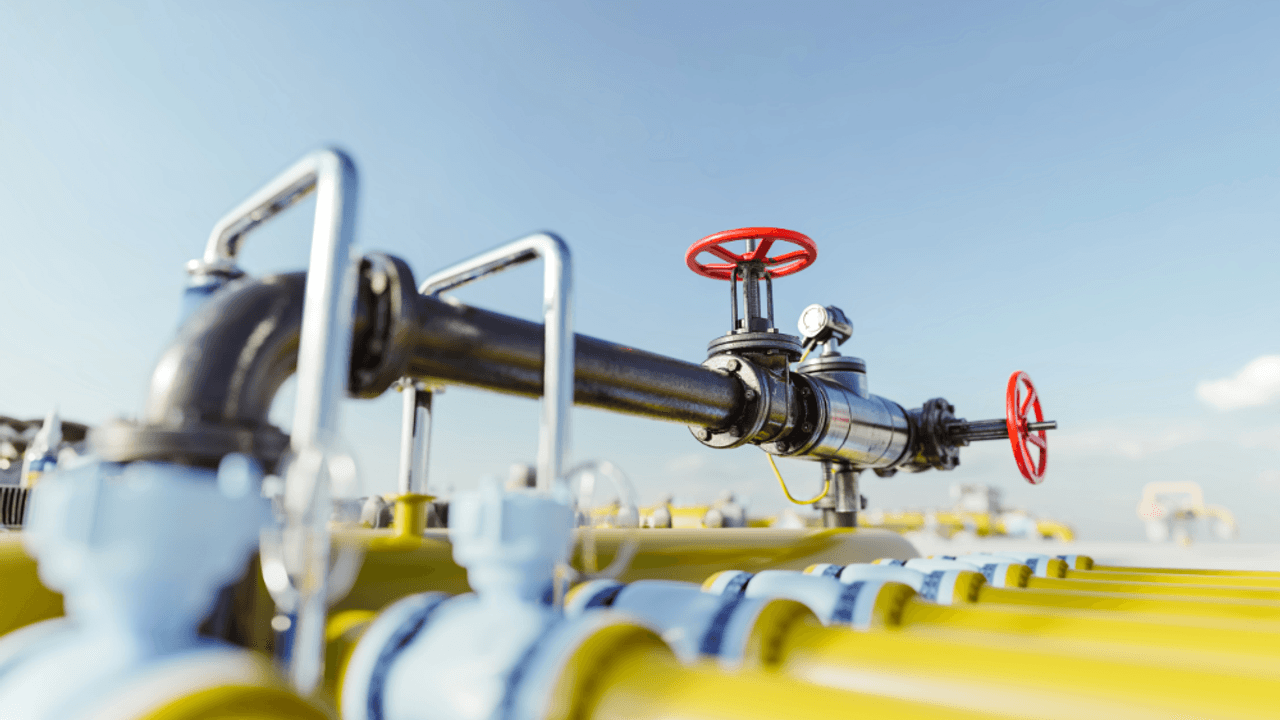Alarm in European Energy Markets: Storage at Record Lows as Winter Risk Escalates