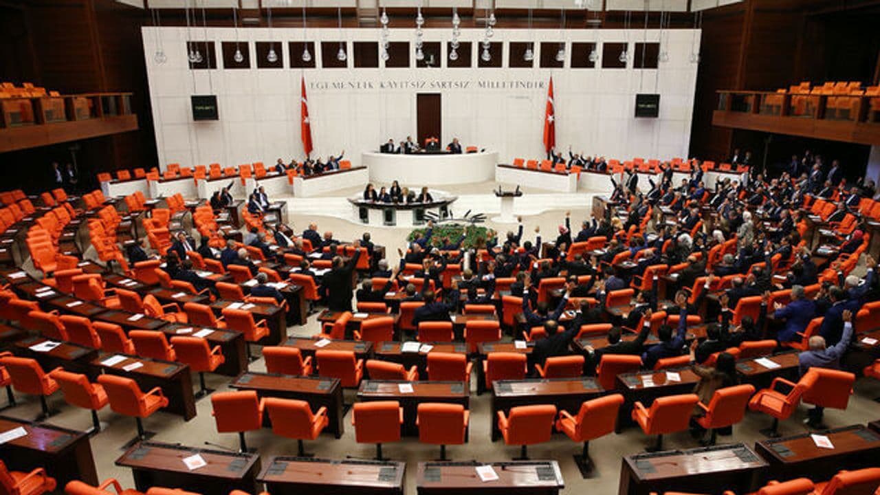 Meclis Tatili Öncesi Vurgun: Emekli Maaşları ve Vergi Düzenlemeleri Yasalaştı