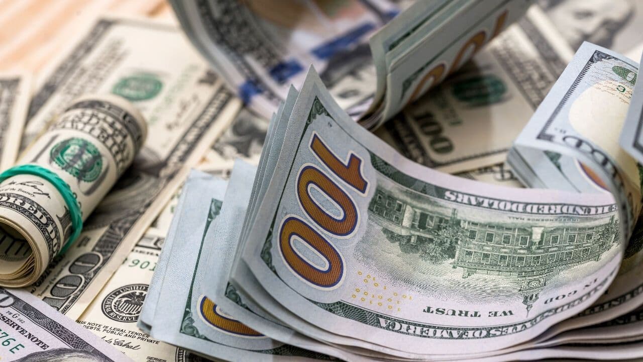 The Inflation Tightrope: MUFG Bank Sounds Alarm on Dollar Outlook