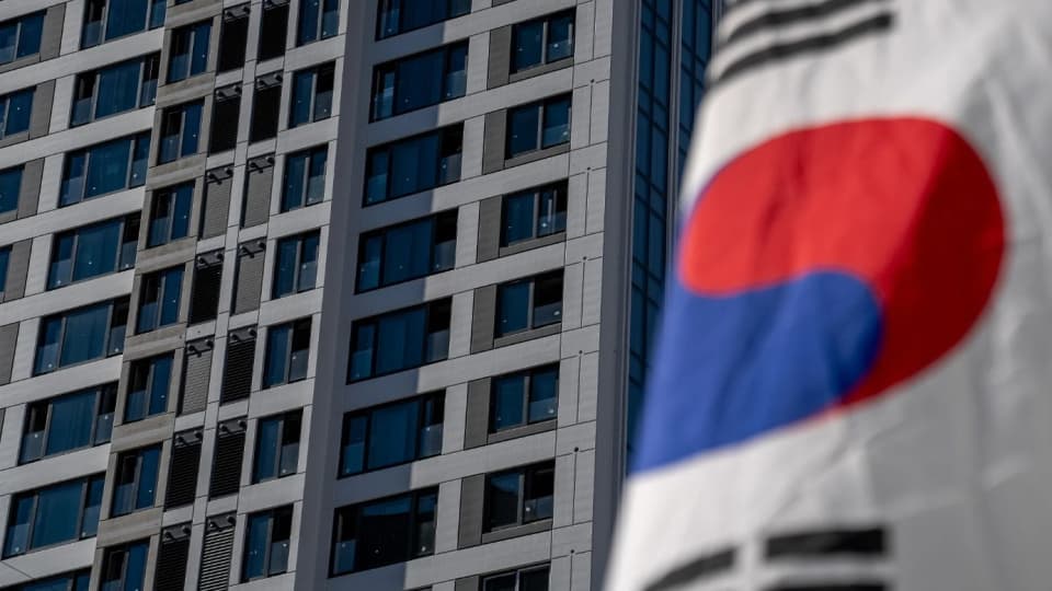 Tensions Ease in Hormuz: Seoul Refutes US Naval Deployment Claims