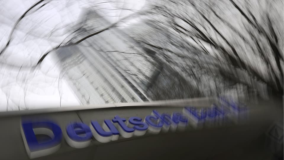 Deutsche Bank'ın Q2 Sabit Getirili Gelirindeki %16 Artış ve 500 Milyon Euro Hisse Geri Alımı