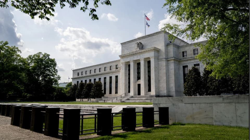 Fed Loan Survey: Corporate Credit Demand Surges as Housing Market Softens