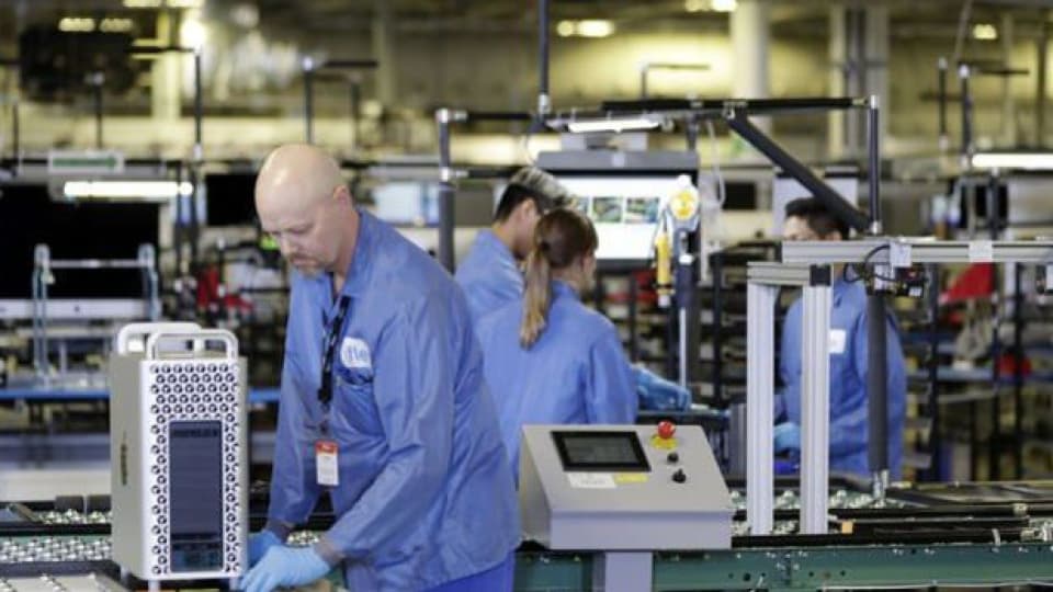 US Manufacturing New Orders Slip in June: 0.3% Decline Beats Expectations