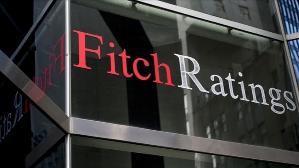 Fitch Confirms UK's AA- Credit Rating: Economic Growth and Central Bank Policies Impact on Banking Sector