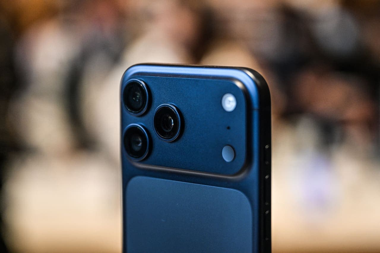 Apple’s iPhone 18 Price Hike and Its Impact on Shares