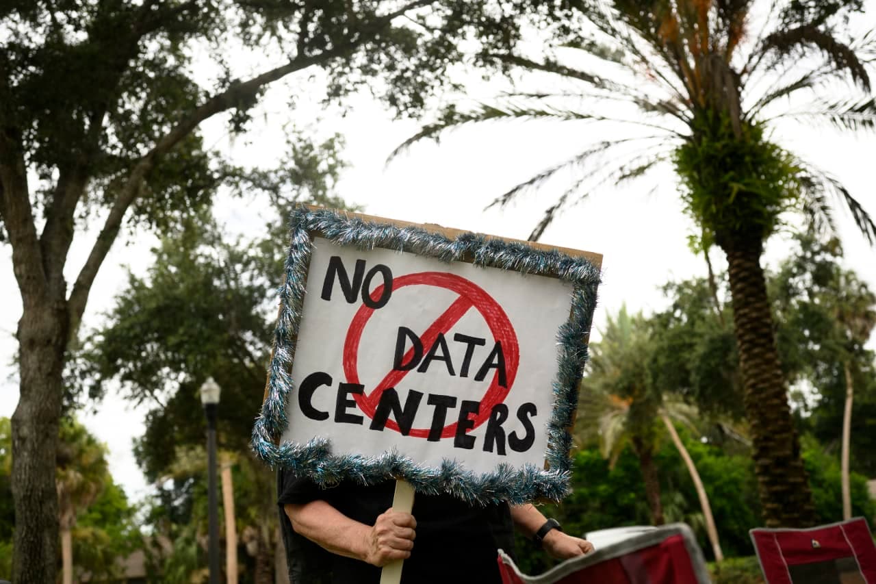 AI Data Centers and Voter Fury: A New Test for Utility Stocks