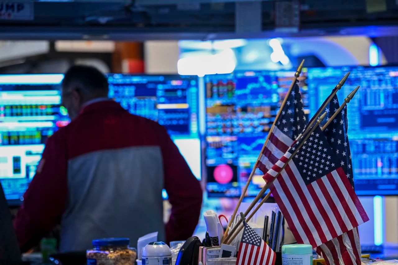 U.S. Growth Stalls as Iran Talks Collapse and Oil Prices Surge