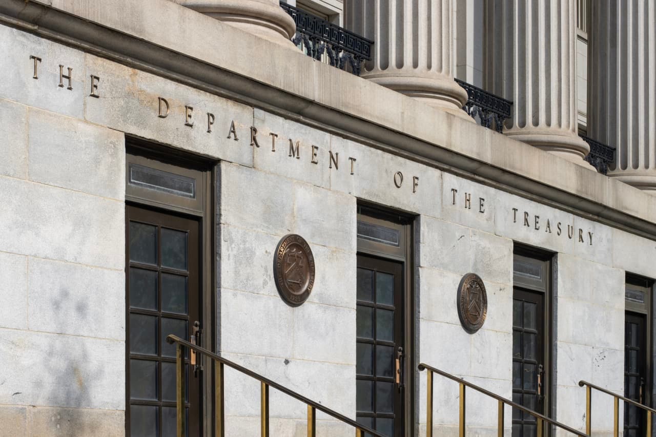 Treasury Buyback Storm: JPMorgan Warns, Strategic Exit Routes for Investors