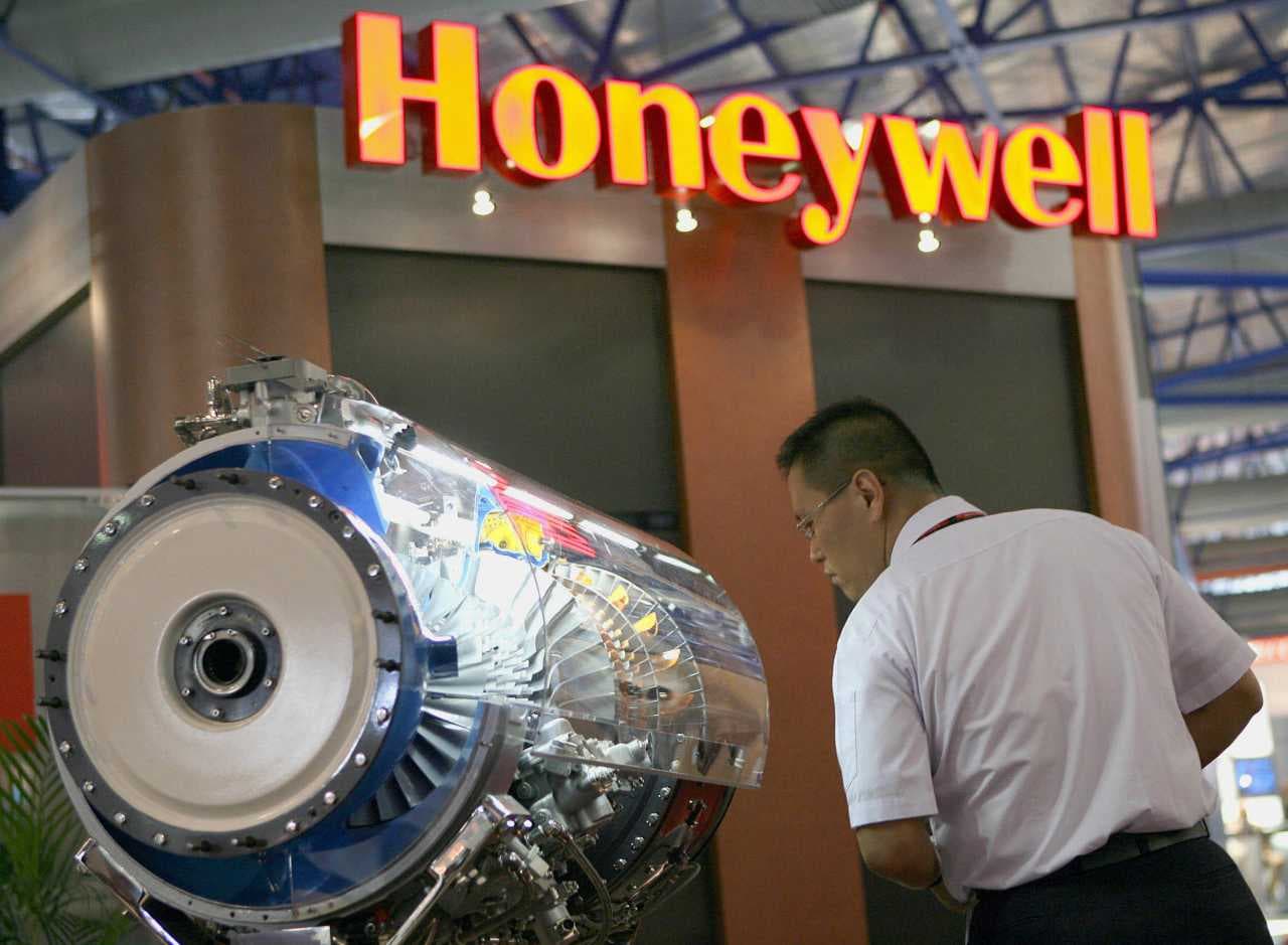 Honeywell Aerospace Lands in Wall Street’s ‘Penalty Box’ After 21% Stock Selloff