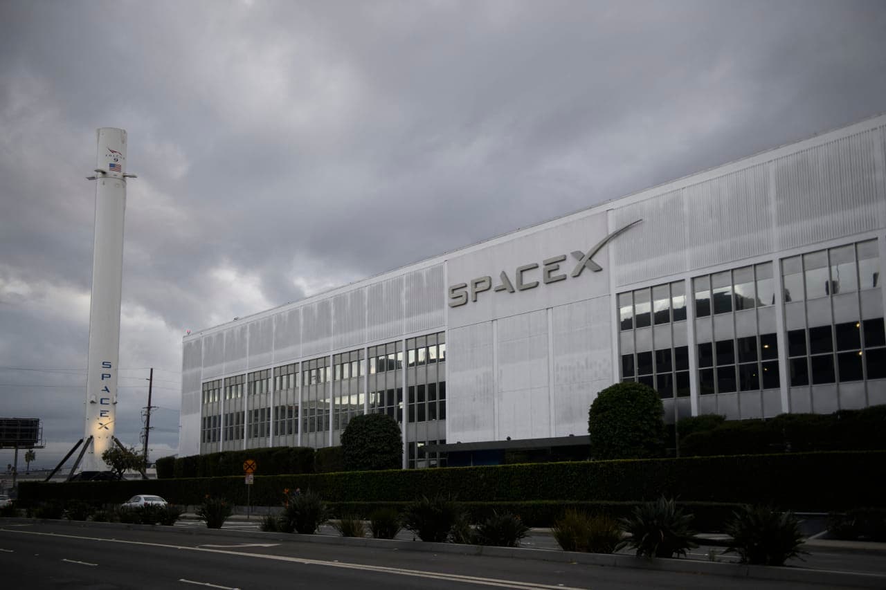 SpaceX Stock Plunges Below IPO Price: Investor Crisis Looms?