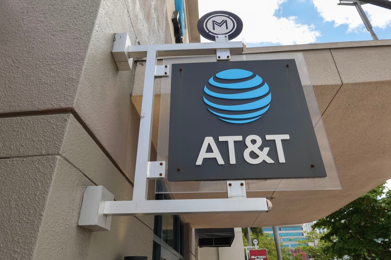 AT&T Surges on Earnings Beat: Subscriber Growth and Cash Flow Drive Optimism