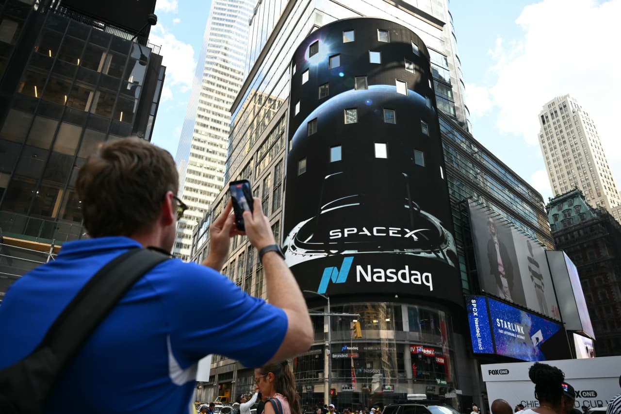 Why SpaceX and Tesla Are 'Value' Stocks: Tsai Capital's DCF Analysis