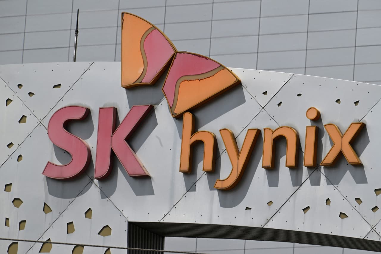 SK Hynix's Sudden Plunge: Shockwave Across Korean Markets