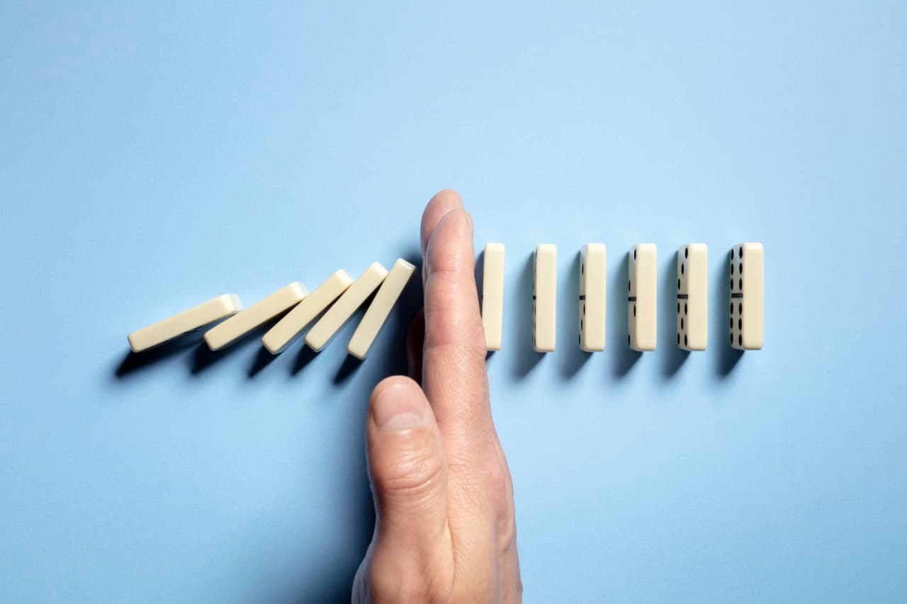 The 4% Impasse: Navigating Cash Strategies in a Gridlocked Rate War
