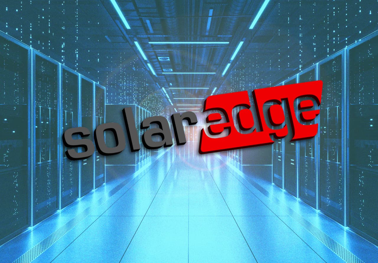 SolarEdge Shares Plunge 25% as Sales Woes Overshadow AI Gains