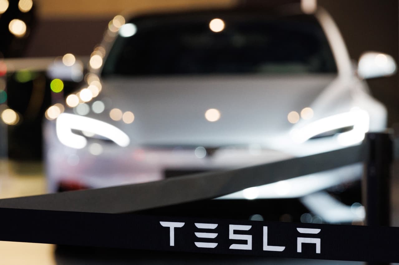 Tesla’s $214 Billion Market Cap Collapse: Wall Street’s Fury Over Musk’s ‘Fast‑Track’ Spending Plan