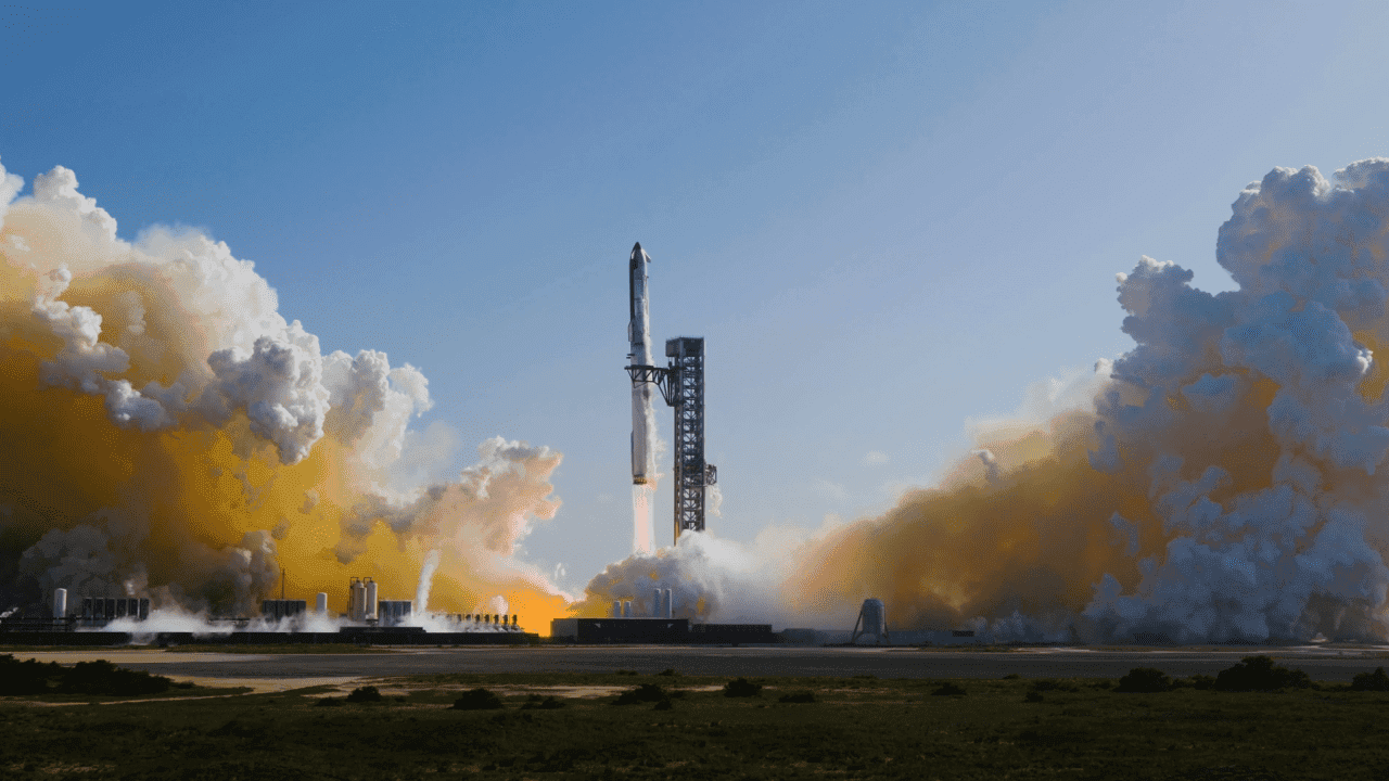 SpaceX Shares Slip to New Low After Near‑Flawless Starship Flight
