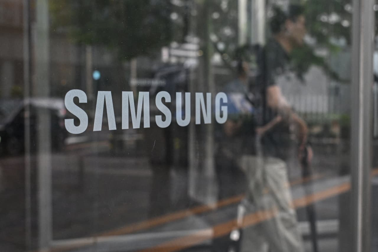 Samsung Electronics Endures Its Worst Stock Day in Three Weeks; Memory Chip Sector Slides Sharply
