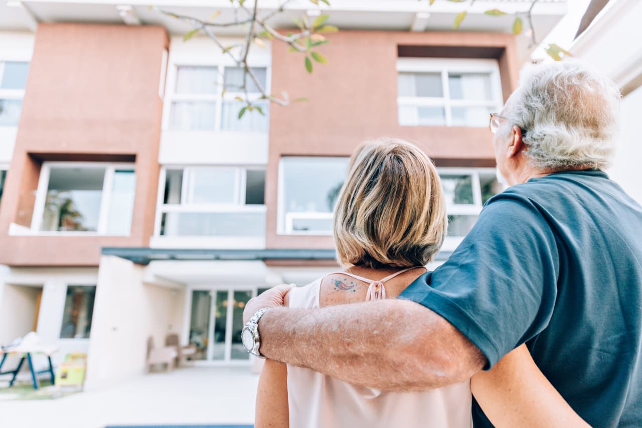Boomers' Struggle to Move Despite Housing Affordability Crisis: Market Implications