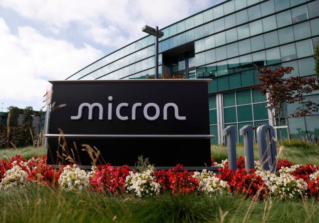 Resilience Amid the Rout: How Micron Defied the Memory-Chip Selloff