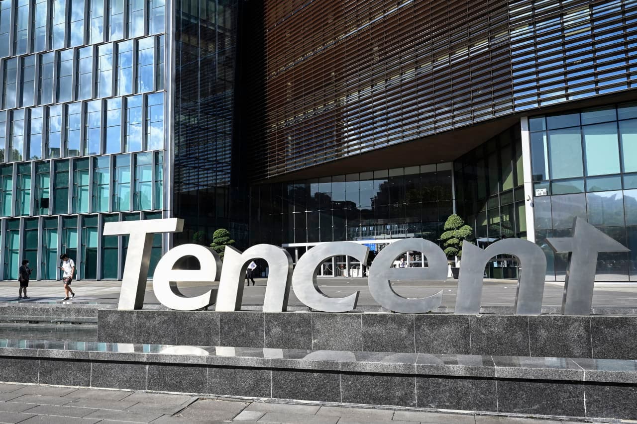 Cash Burn at AI Labs Contrasts with Tencent’s Earnings Surge