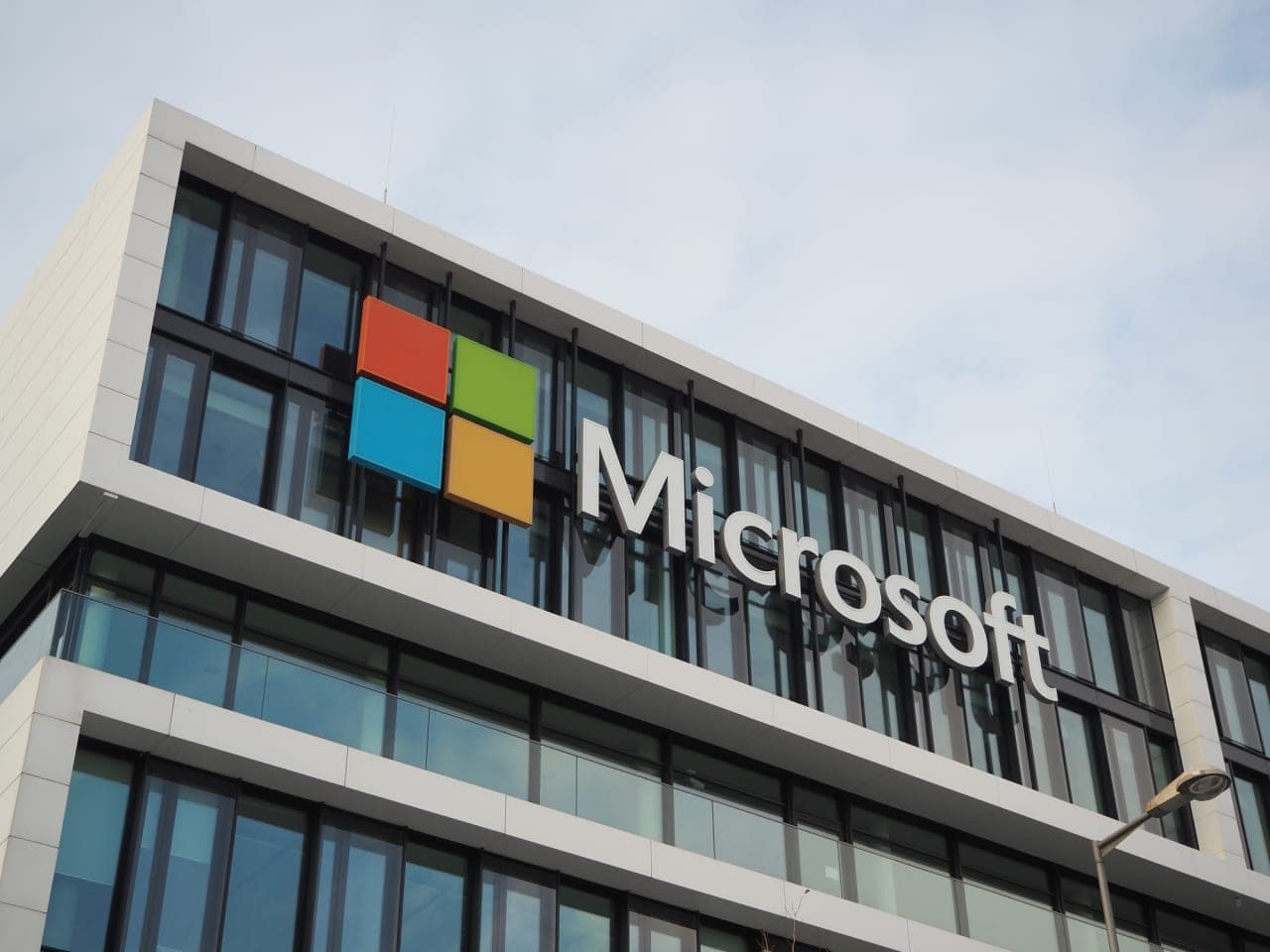 Microsoft’s 20% Rally: Chips, AI, and the Full-Stack Advantage