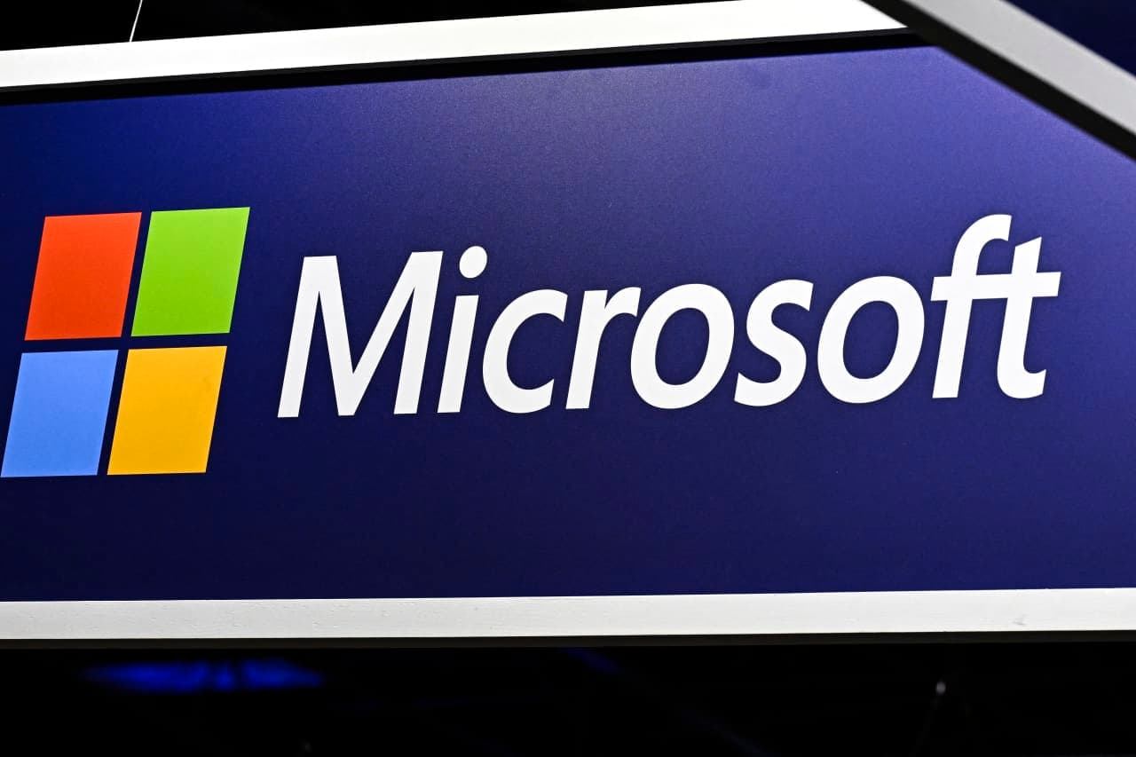 Microsoft's Impending Pivot: Analysts Forecast a Major Breakout