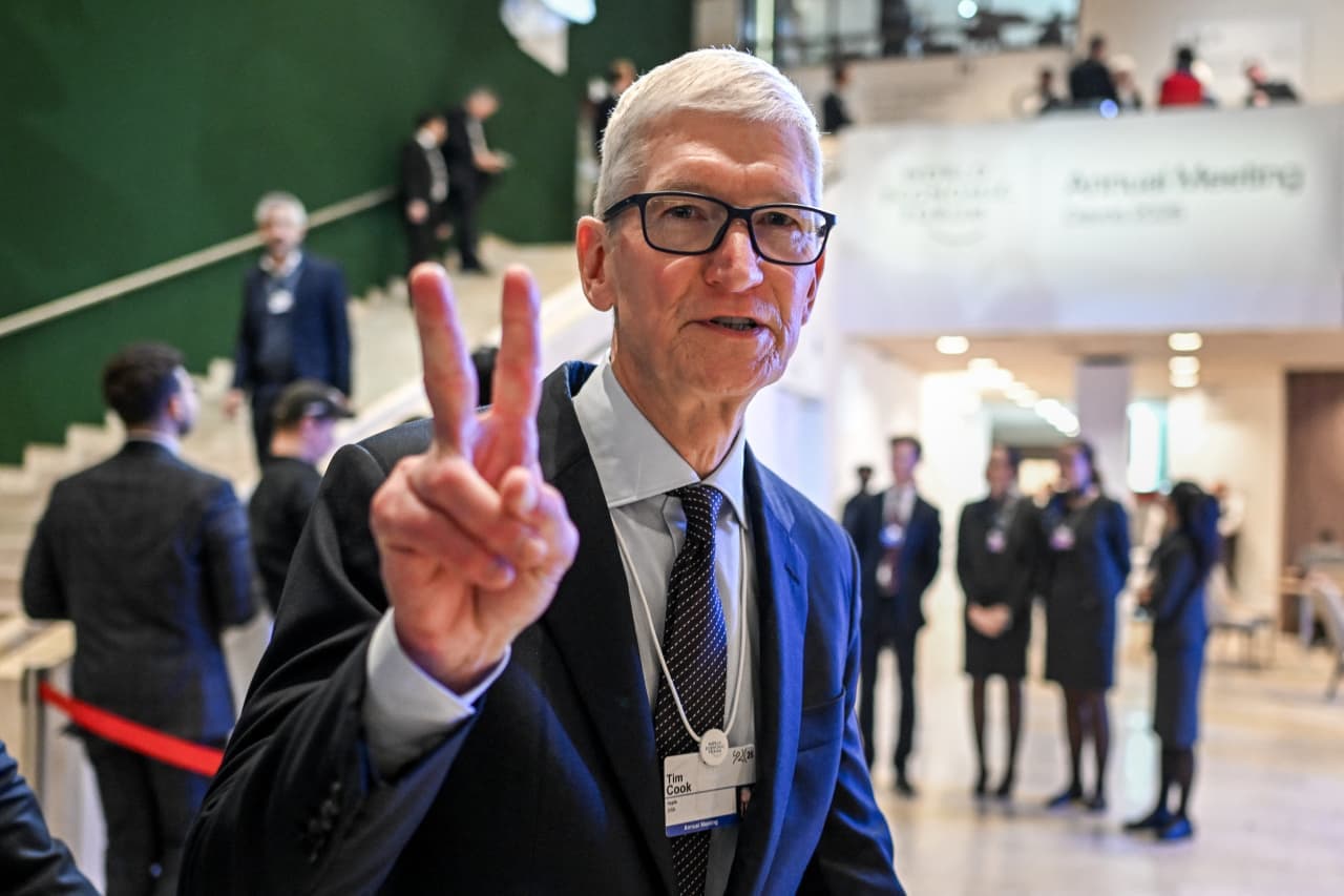 Tim Cook’s Strategic Steadfastness Keeps Apple at the Top