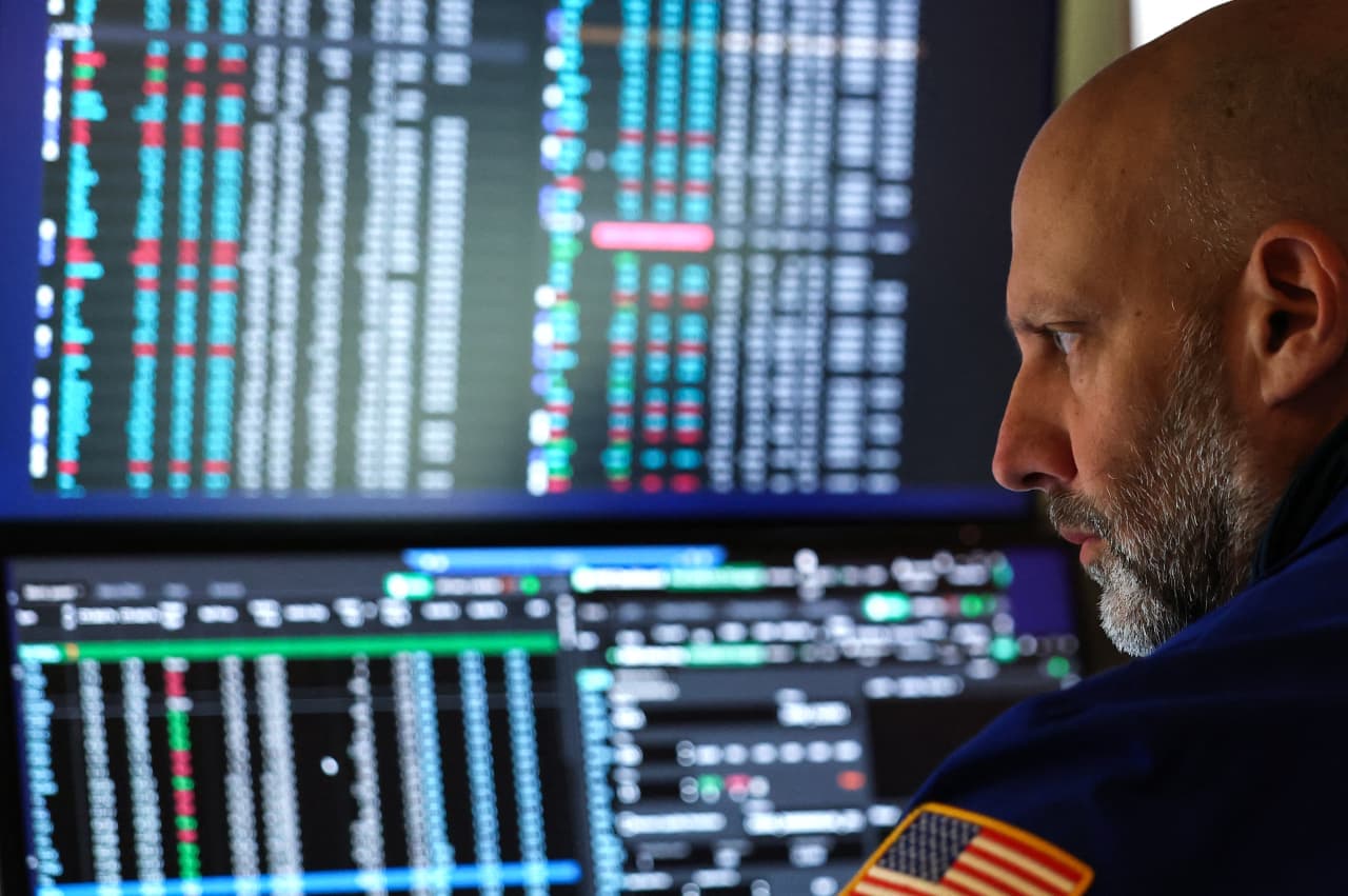 Investors Return to Megacap Titans as AI Fuels a Safe-Haven Shift
