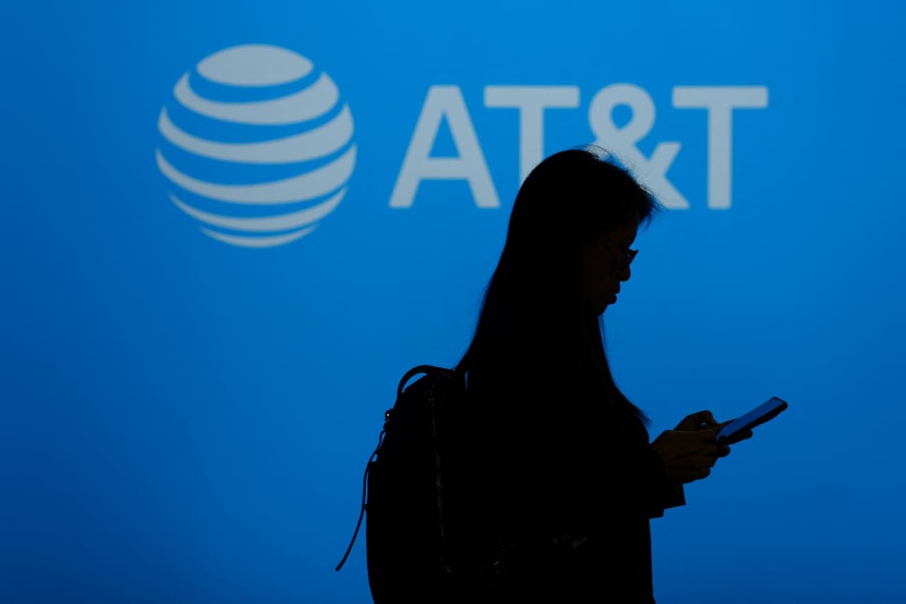 AT&T's Space Battle: Starlink's Shadow and the New Balance Point for Wireless Giants