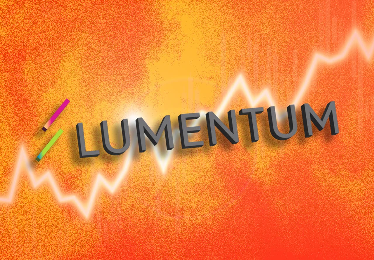 Optics Rebounds: Lumentum's Day One ETF Dominates Memory Tech