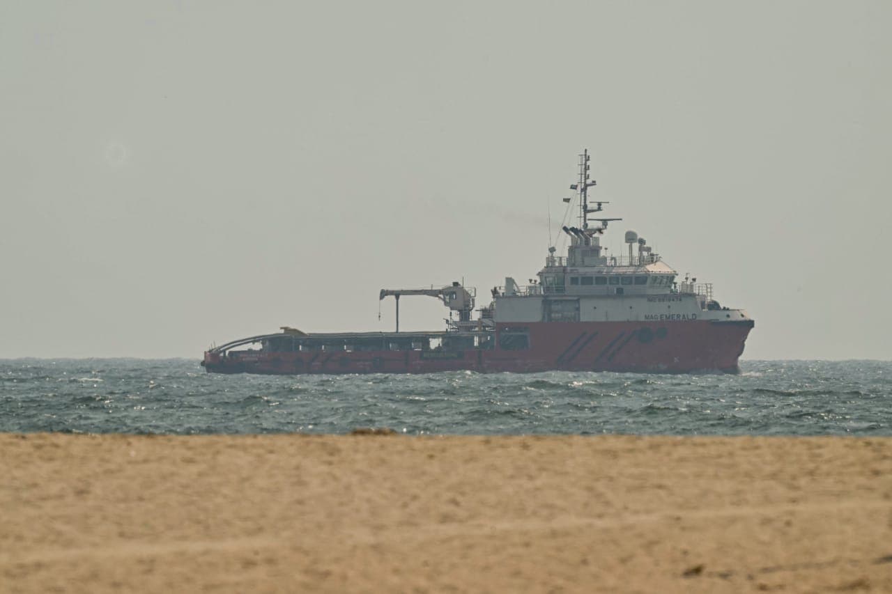 Iran's Closure of Hormuz Strait Sends Oil Prices Soaring 5%