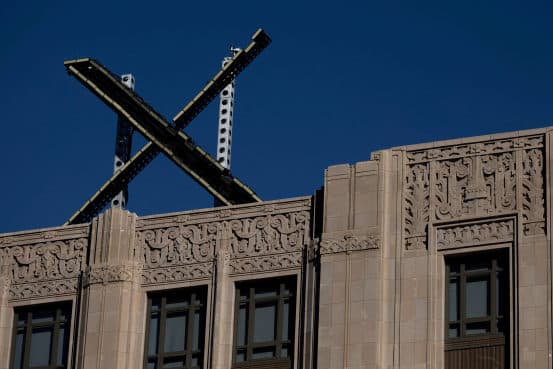 Wall Street Prepares to Offload X Loans at 90–95 Cents: A Liquidity Shockwave