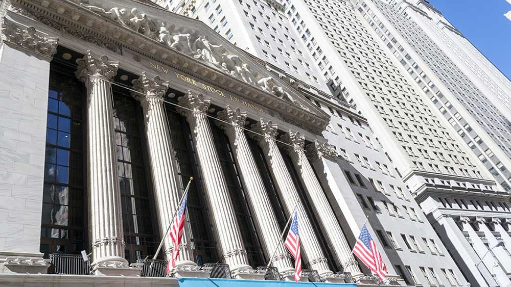 Nasdaq Tumbles; U.S.-Iran Strikes Hit SK Hynix and Tech Supply Chains