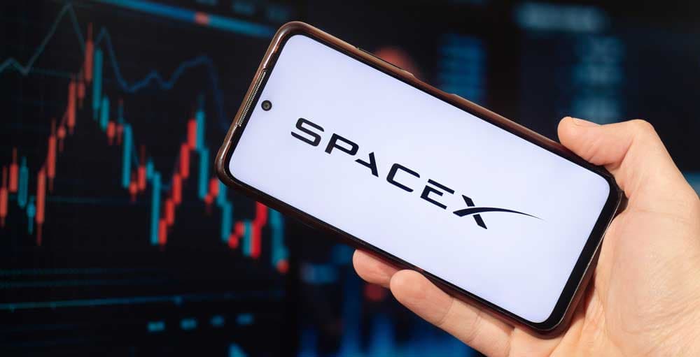 Yeni AI Modeli SpaceX'i Rekabete Geri Döndürür