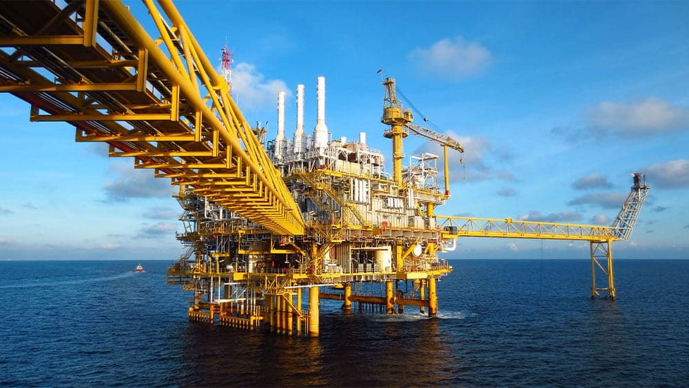 Oil Shocks Propel Energy Index to New Highs, Stocks Near Pivot Ahead of Earnings