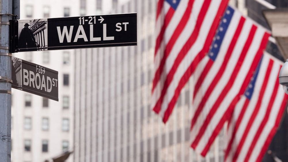 Nasdaq Slides Under Memory‑Chip Seller Pressure – Energy and Bond Yields Ease