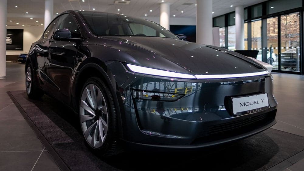 Nasdaq Slides as Oil Prices Surge, Google & Tesla Shares Tumble