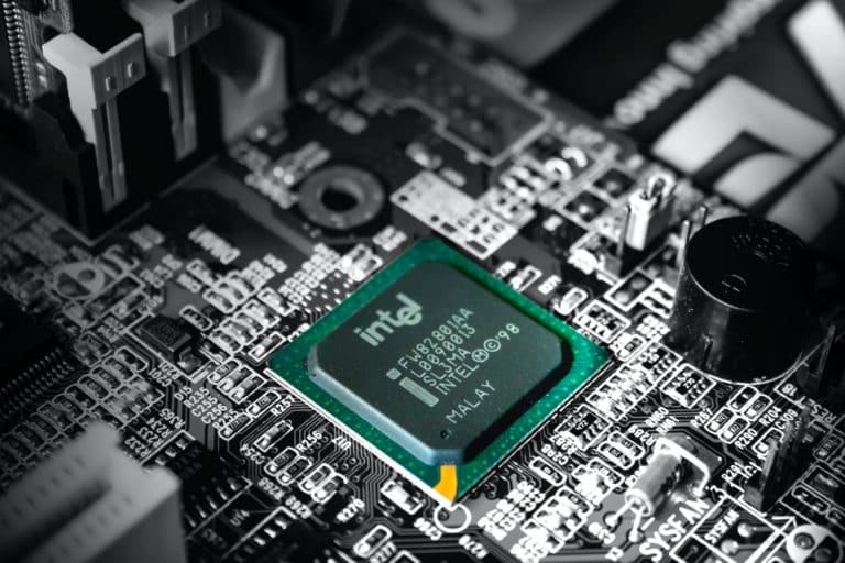 Apple ve Intel İşbirliği: Çip Krizinde Yeni Gelişme