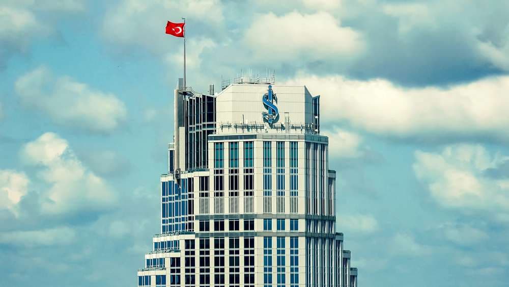 İş Bankası’nın Çeyrek Kar Düşüşü ve Temettü Stratejisi: Uzun Vadeli Yatırımcının Kılavuzu
