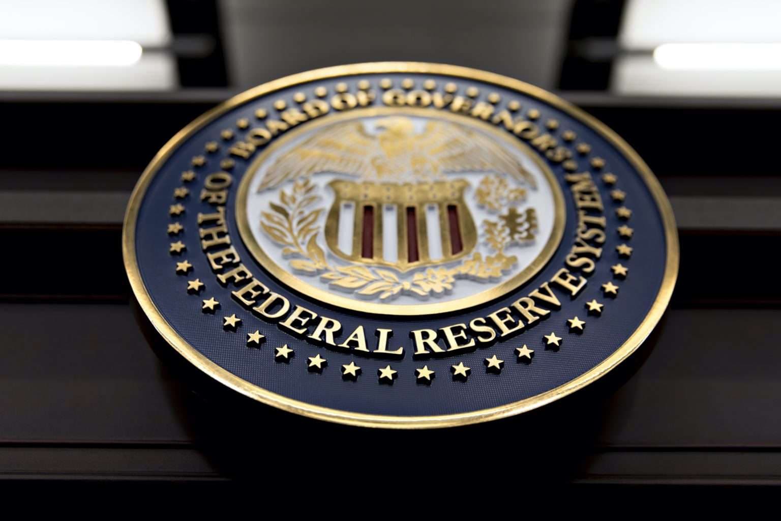 HSBC Forecasts Stable Dollar Amid Fed Rate Pause