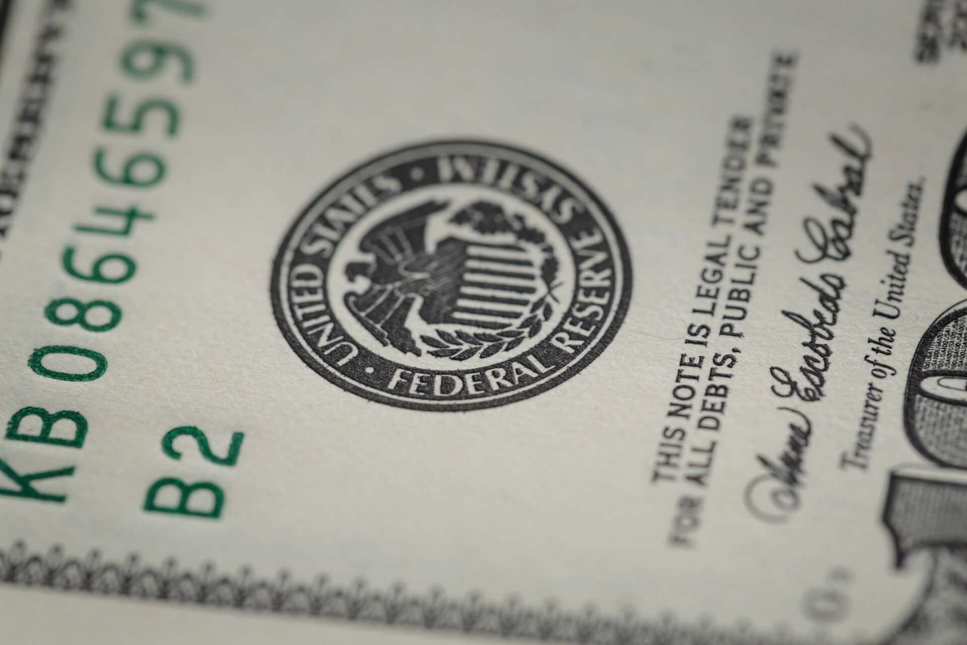 Kansas City Fed Chief Schmid Warns: Sticky Inflation Challenges Rate Strategy