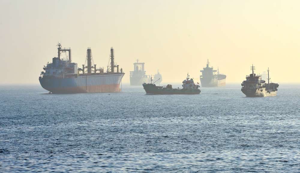 Hürmüz Boğazı Trafiğinde Düşüş, Bab el-Mandeb'de Artış: Küresel Nakliye Akışına İşaret