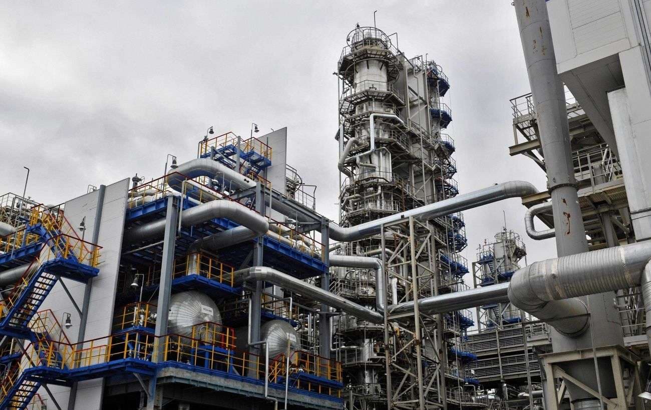 Ukrainian Attacks Leave Tumen Oil Refinery in Ruins